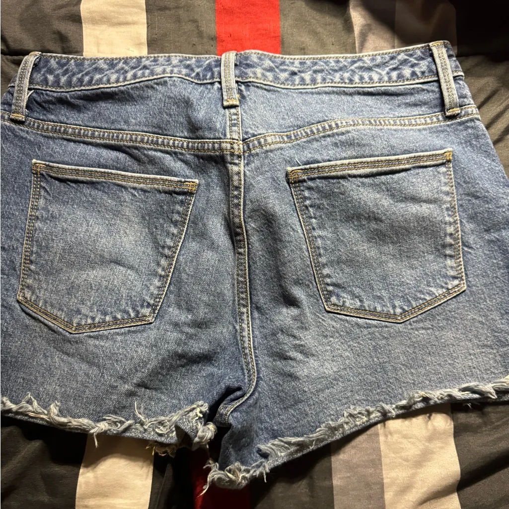 Universal Thread Shorts - Image 2