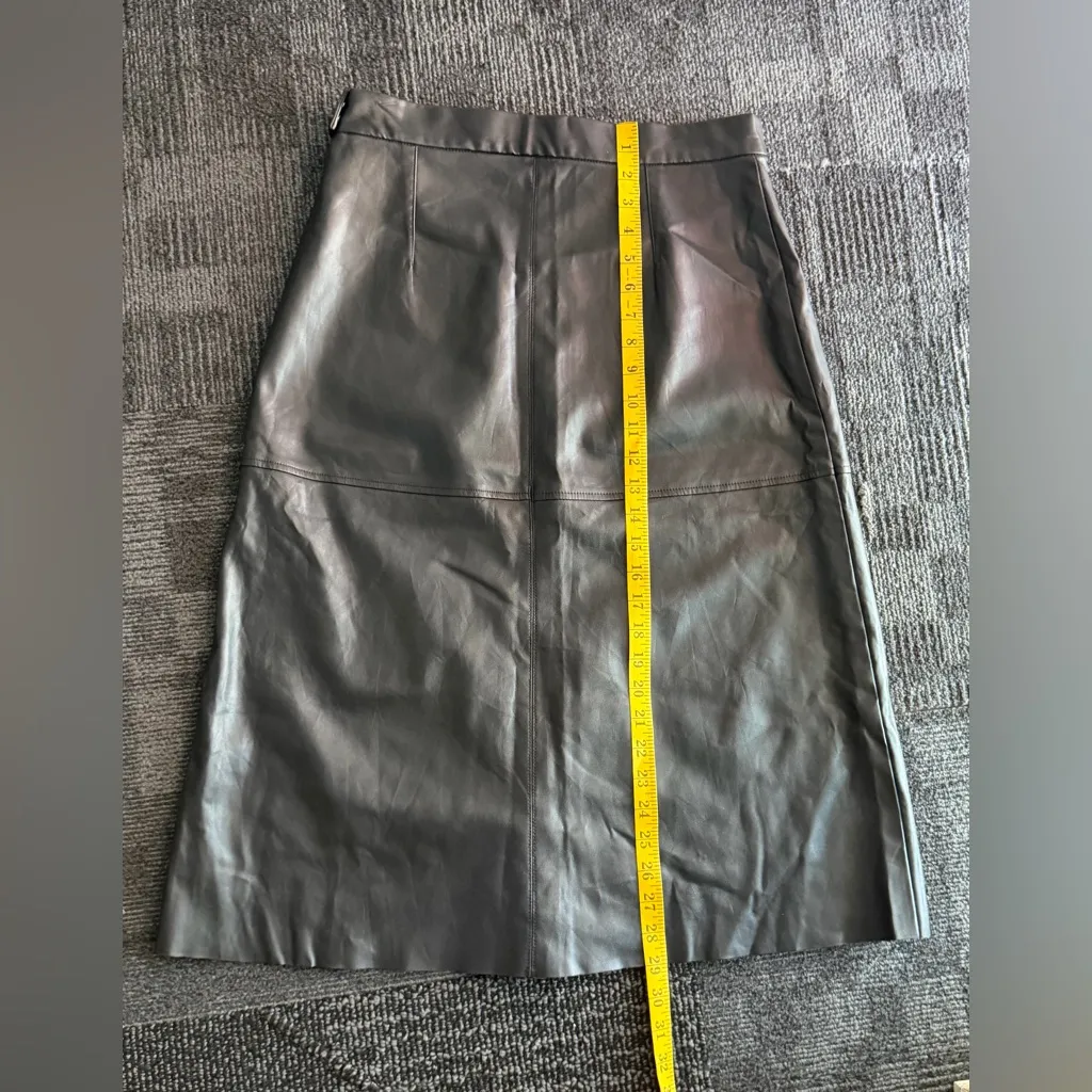 H&M Black 🖤  Size 10 Faux Leather Midi Skirt Women’s 🖤Back Zip & Snap Closure - Image 13