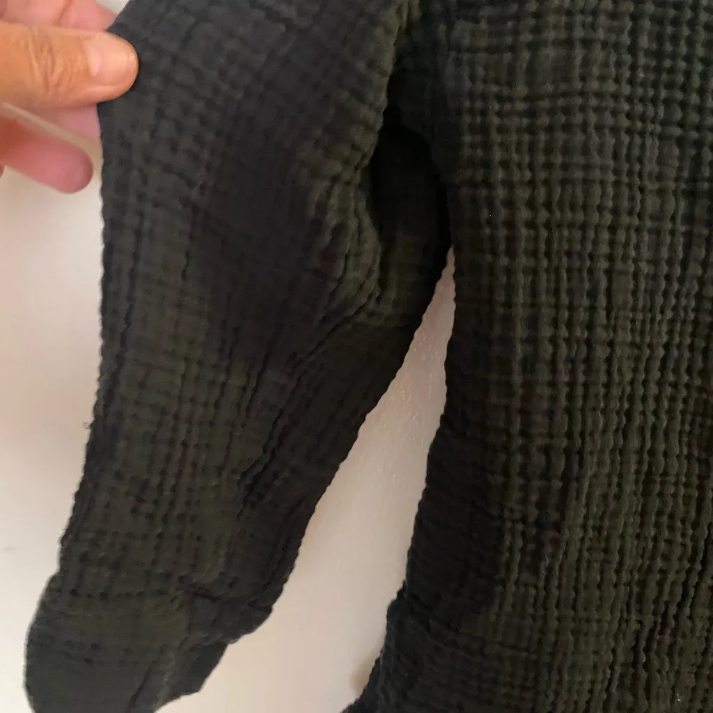 Kona Sol Black Blouse Lightweight Gauze Waffle Print L Large  3/4 Sleeve Bust 40 - Image 3