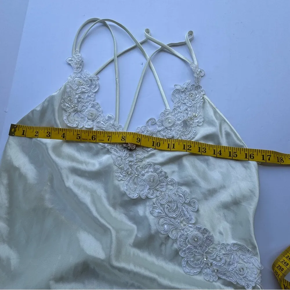 California Dynasty Off White Nightgown Gown Lace and Beaded trim Medium - Image 9