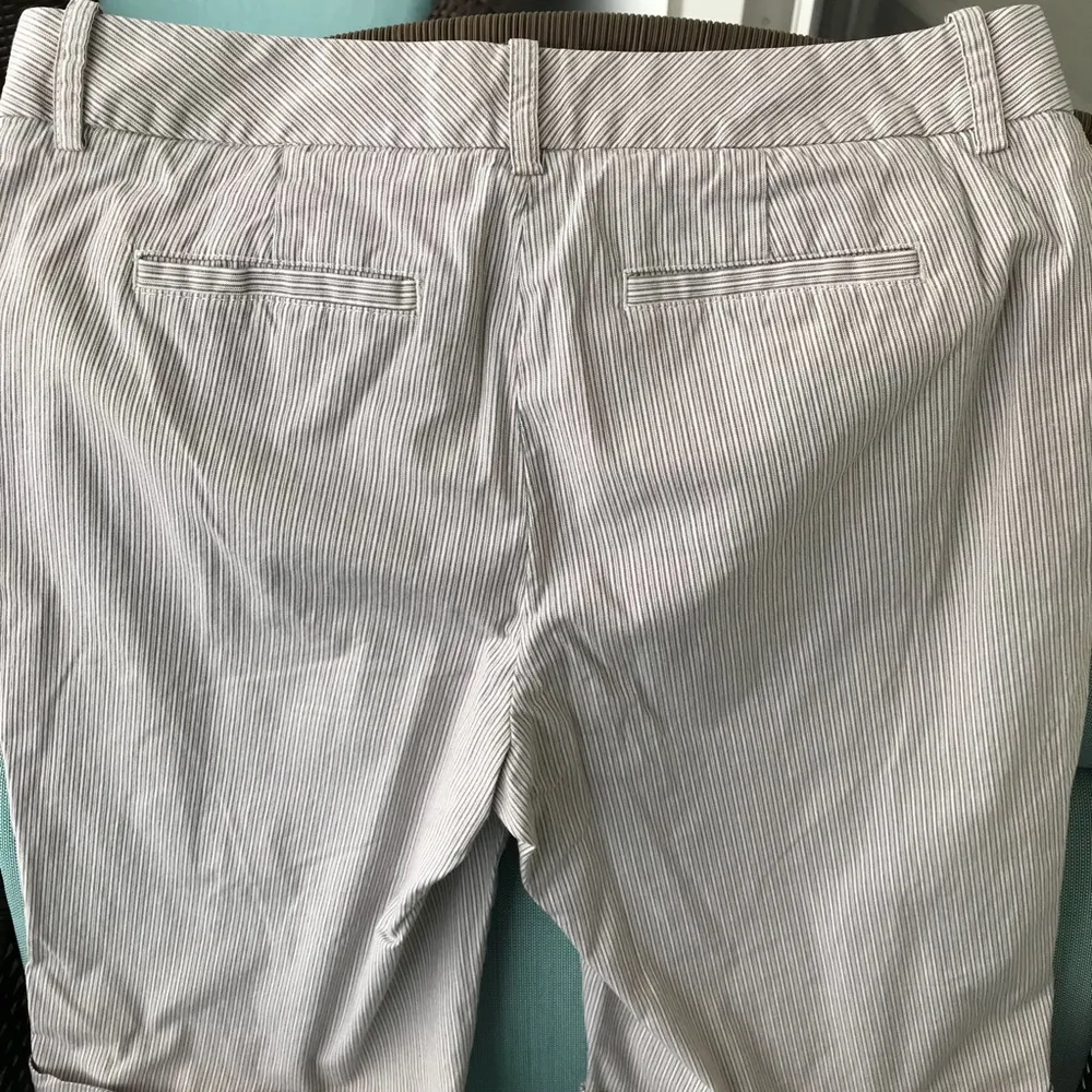 5/$25 Banana Republic Martin fit shorts Size 2 pinstripe - Image 2