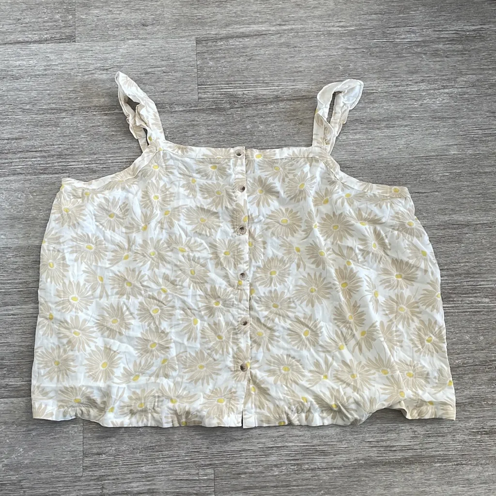 NWT Torrid Daisy Ruffle Button Front Tank - Image 2