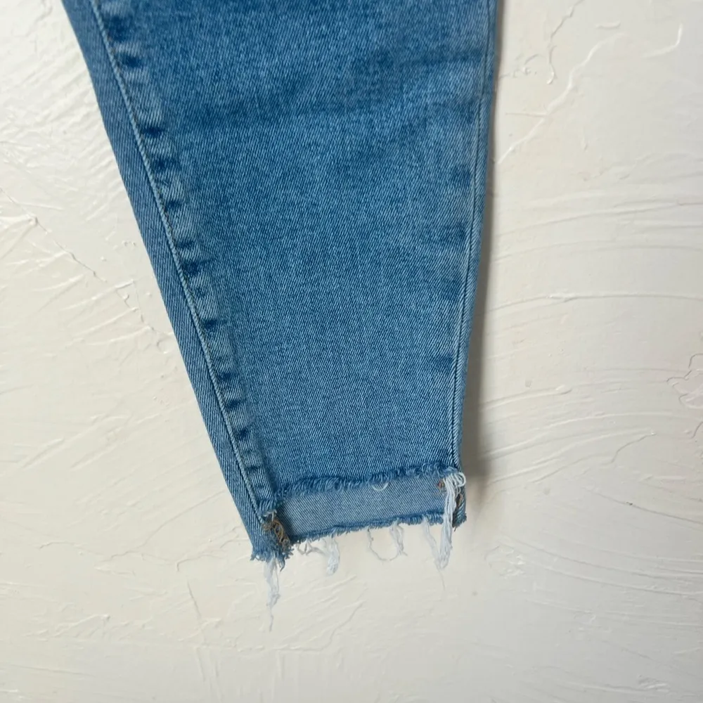 Good American Good Waist step hem jeans size 30 - Image 4
