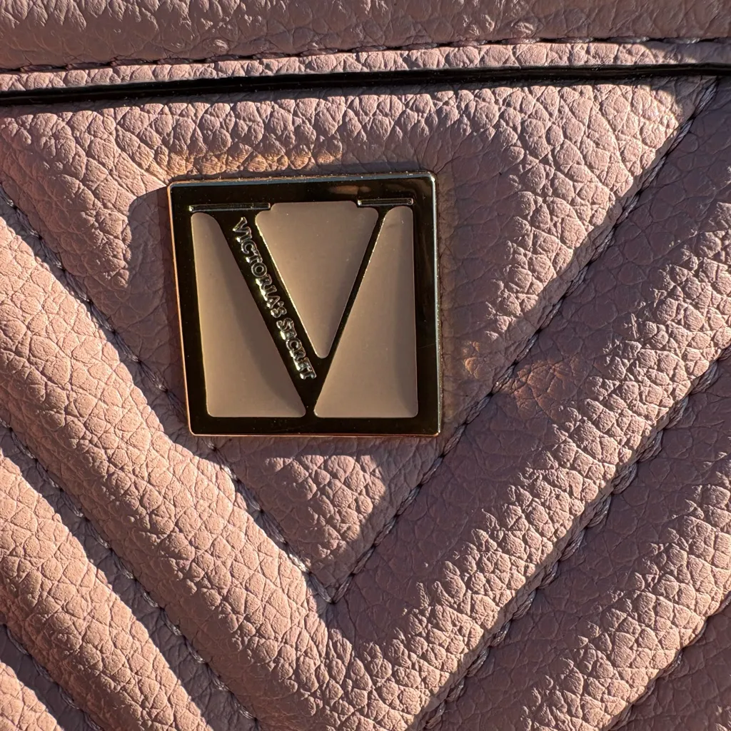 Victoria's Secret Pink Quilted Wallet - Image 8