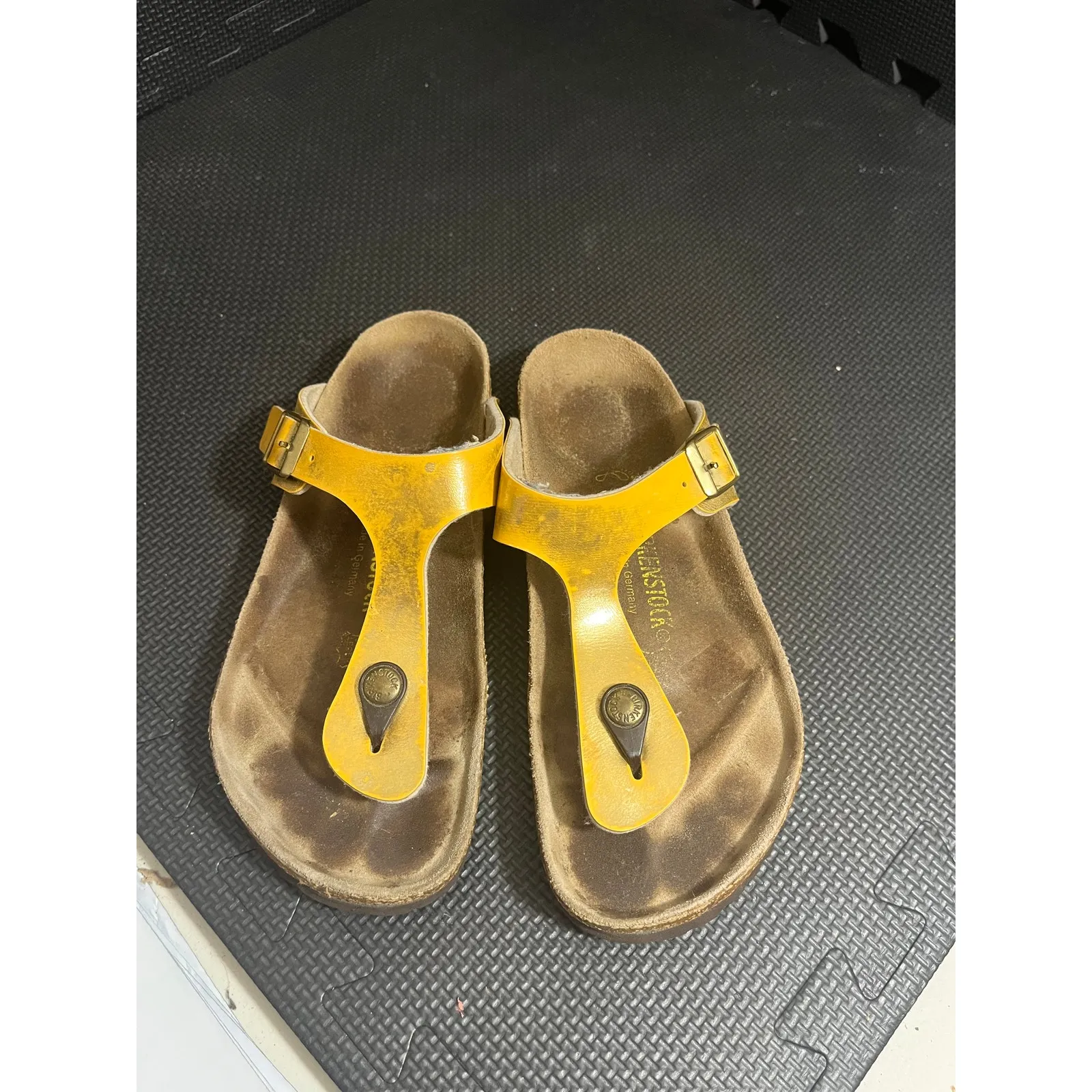 Birkenstock Womens Gizeh Leather Yellow Metallic Thong Sandals Size 37 US 6‎ - Image 2