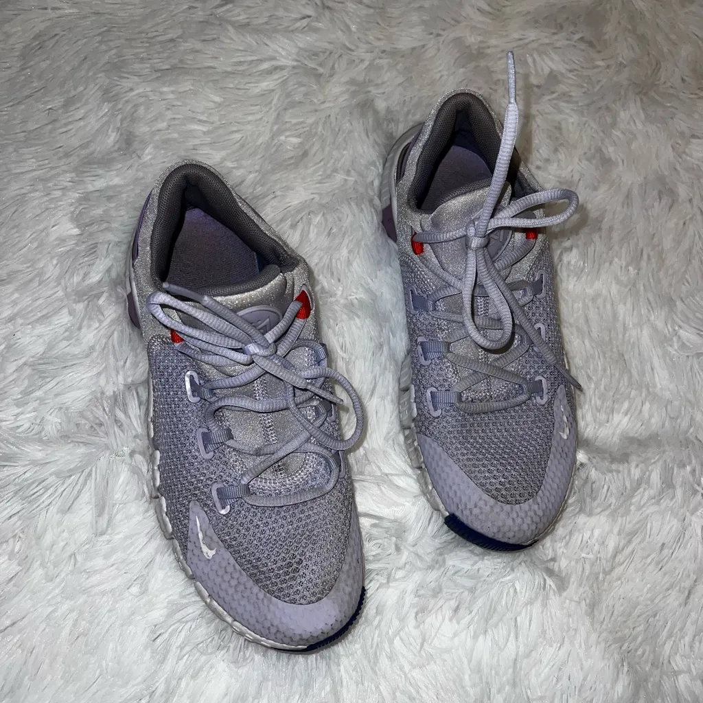 Nike Free Women’s Metcon Sneakers Size 9 Light Purple with Blue Detail - Image 3
