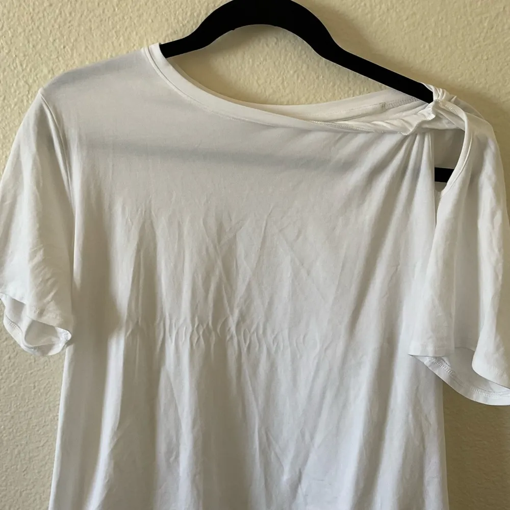 Lululemon Black Cotton Shoulder-Twist T-Shirt in Small - Image 3