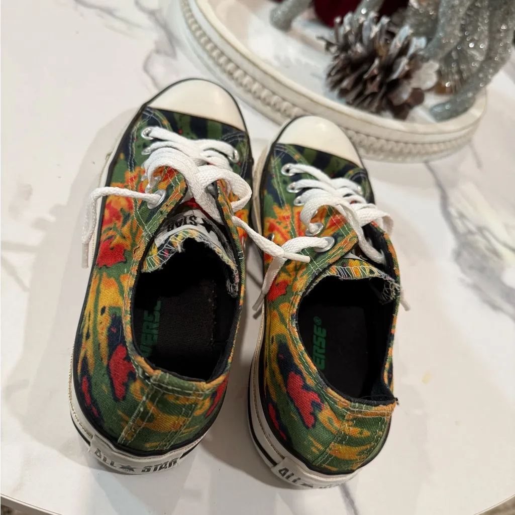 Floral Canvas Sneakers unisex men’s size 5 women’s size 7 Red - Image 4