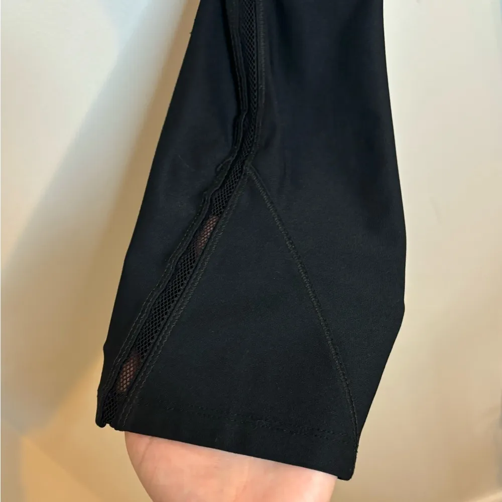 Apana Black Workout Yoga Capri Leggings Size Small - Image 5