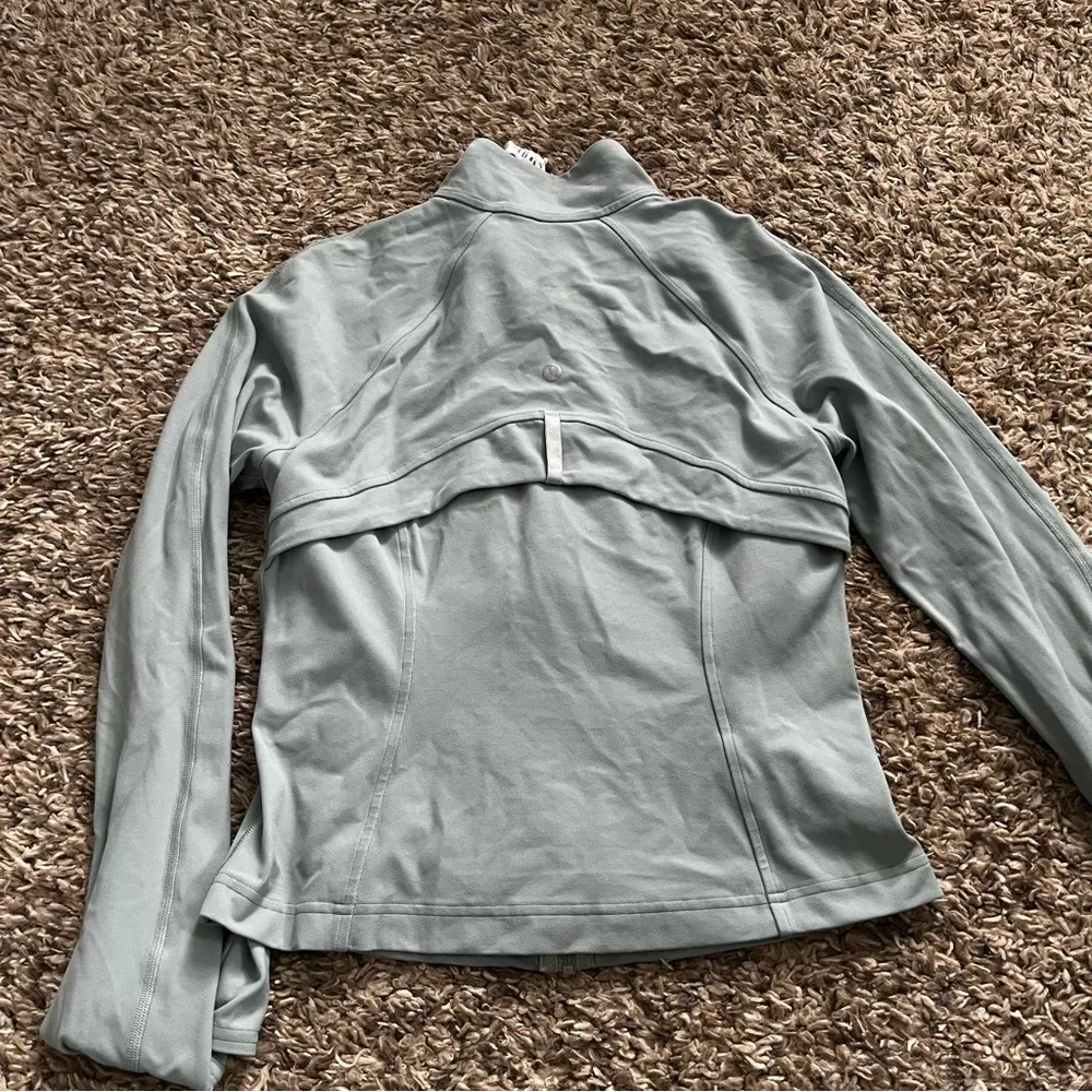Lululemon Silvered Blue Cropped Define Jacket size 10 - Image 4