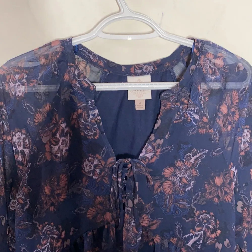 Knox Rose navy floral print sheep boho blouse with lace up detail size M - Image 4