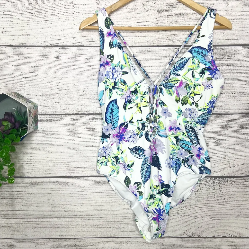 NWT Ambrielle Floral One - Image 9