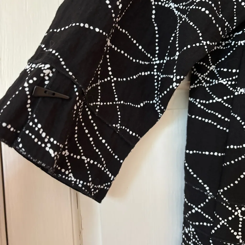 Habitat Black and White Lagenlook Patterned Blouse Statement Buttons Size Large - Image 4