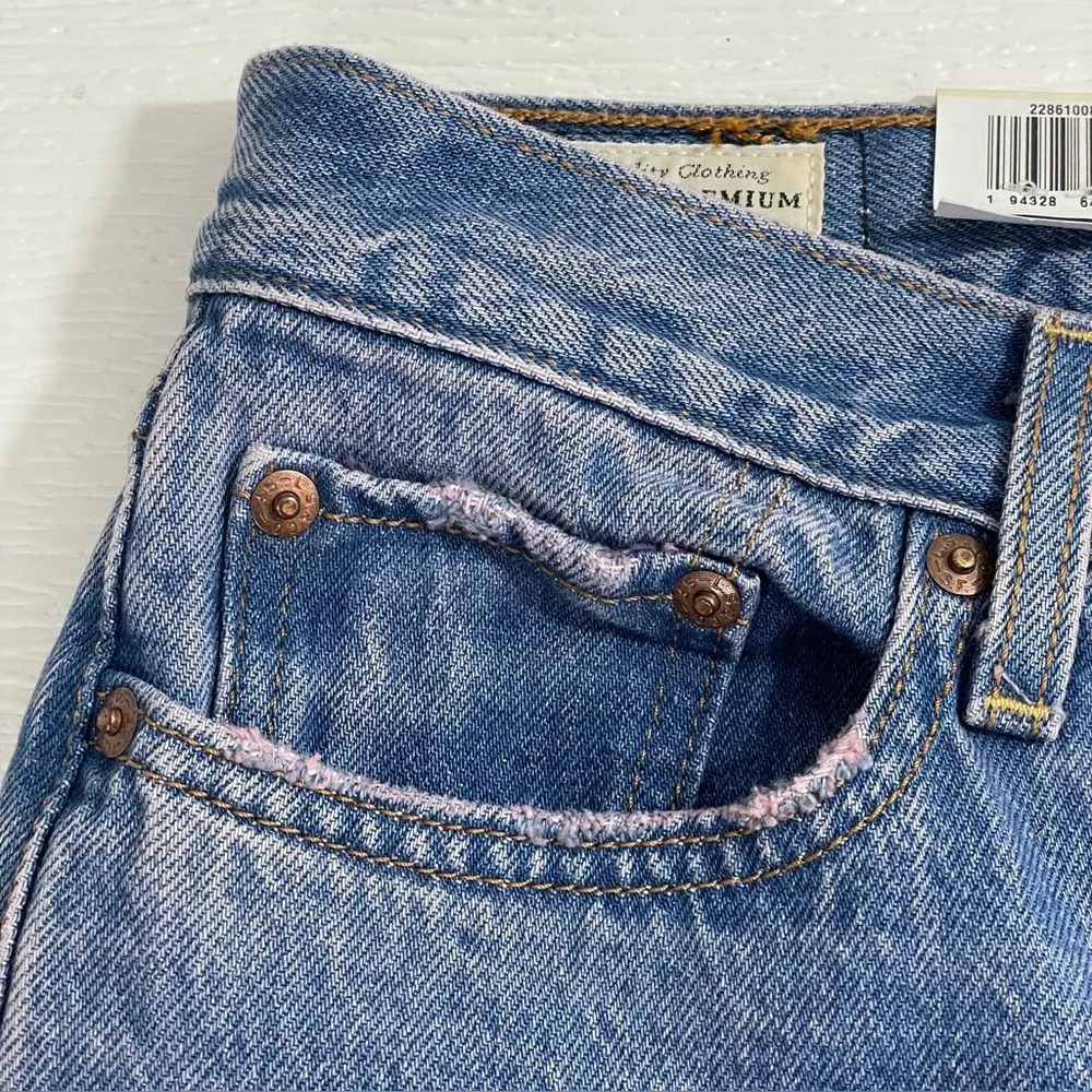 NWT Levi’s Premium Wedgie Jeans Medium Blue Wash with Pink Tint Size‎ 27 - Image 12