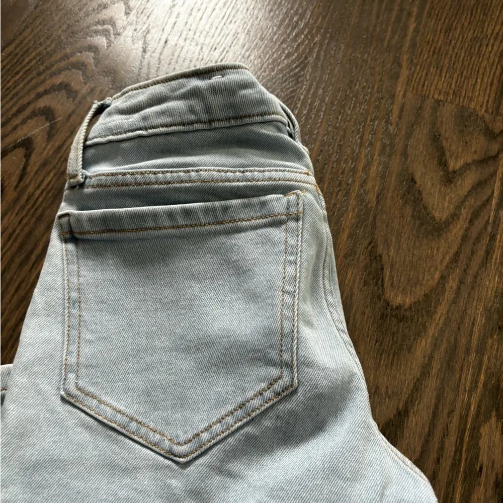 Target, wild fable, low rise light wash, jeans size double zero - Image 6