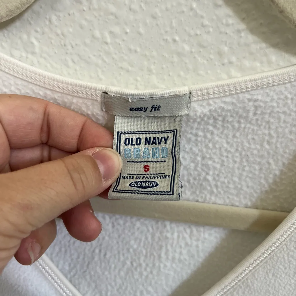 Old Navy white fleece sweater v-neck - Image 4