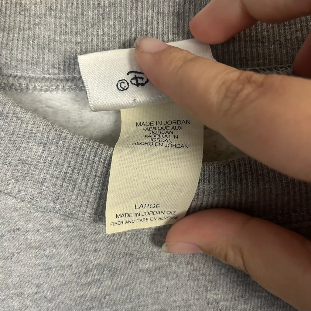 Y2k Walt Disney It's a Merry World After All Disney unisex Sweatshirt large Gray - Image 4