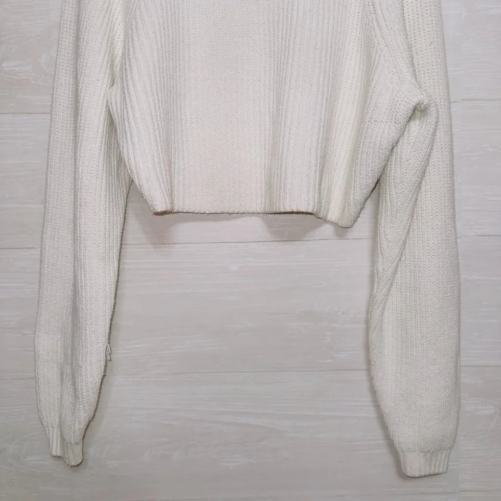 Hollister Women's Medium White Long Sleeve Mock Neck Knit Crop Sweater - Image 7