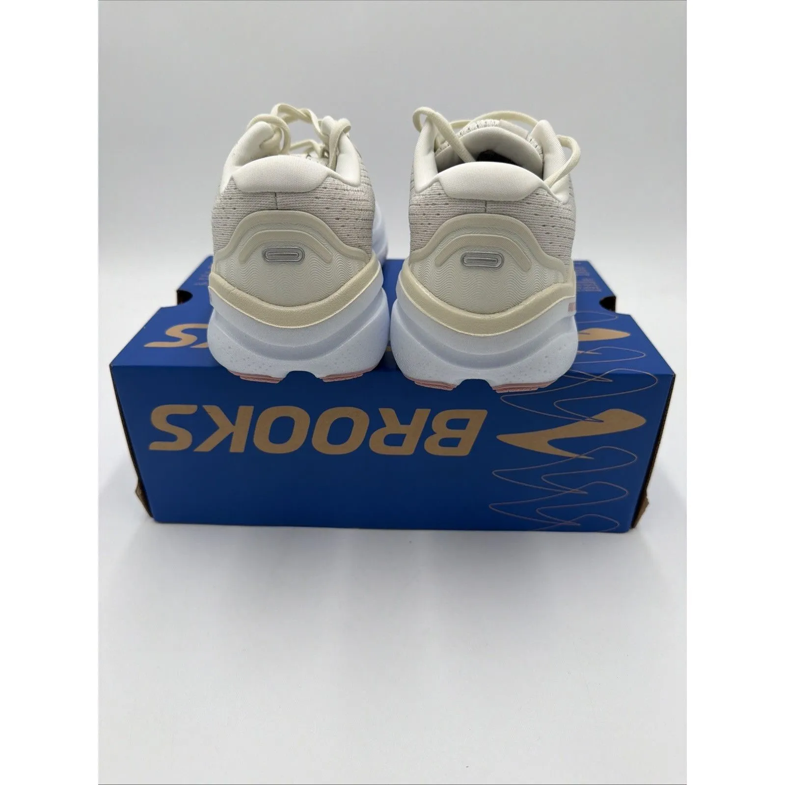 Brooks Women's Ghost Max 2  Grey/ Coconut Milk Running Shoes 9.5NWB- No Lid - Image 4