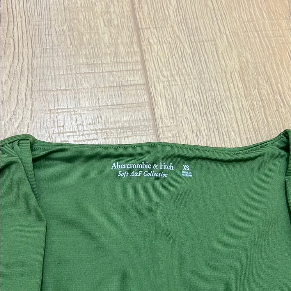 Abercrombie Green Long Sleeve Ruched Top - Image 4