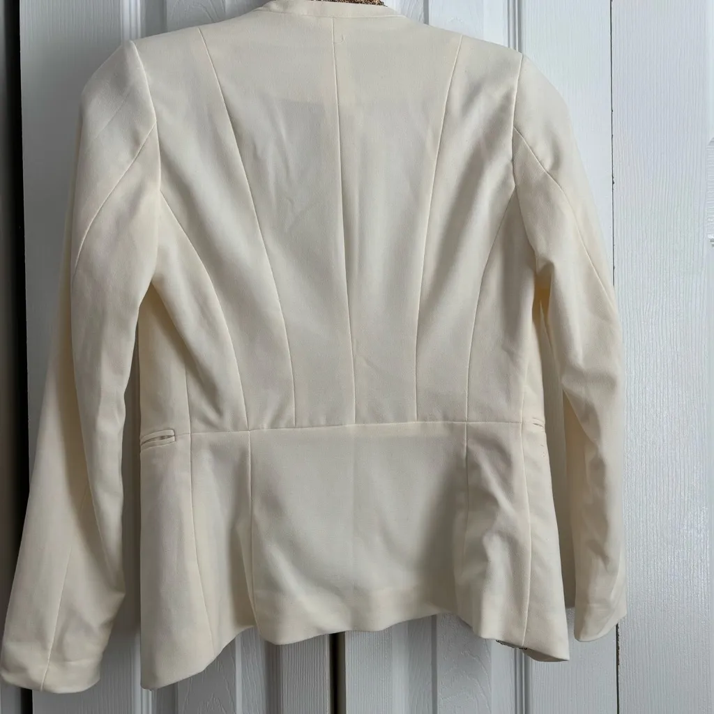 NWT! H&M Ivory Blazer with Gold Sequin Lapel – Size 2 - Image 5