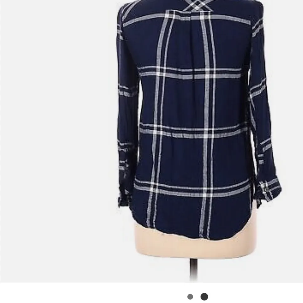 Old navy women’s button down shirt - Image 2