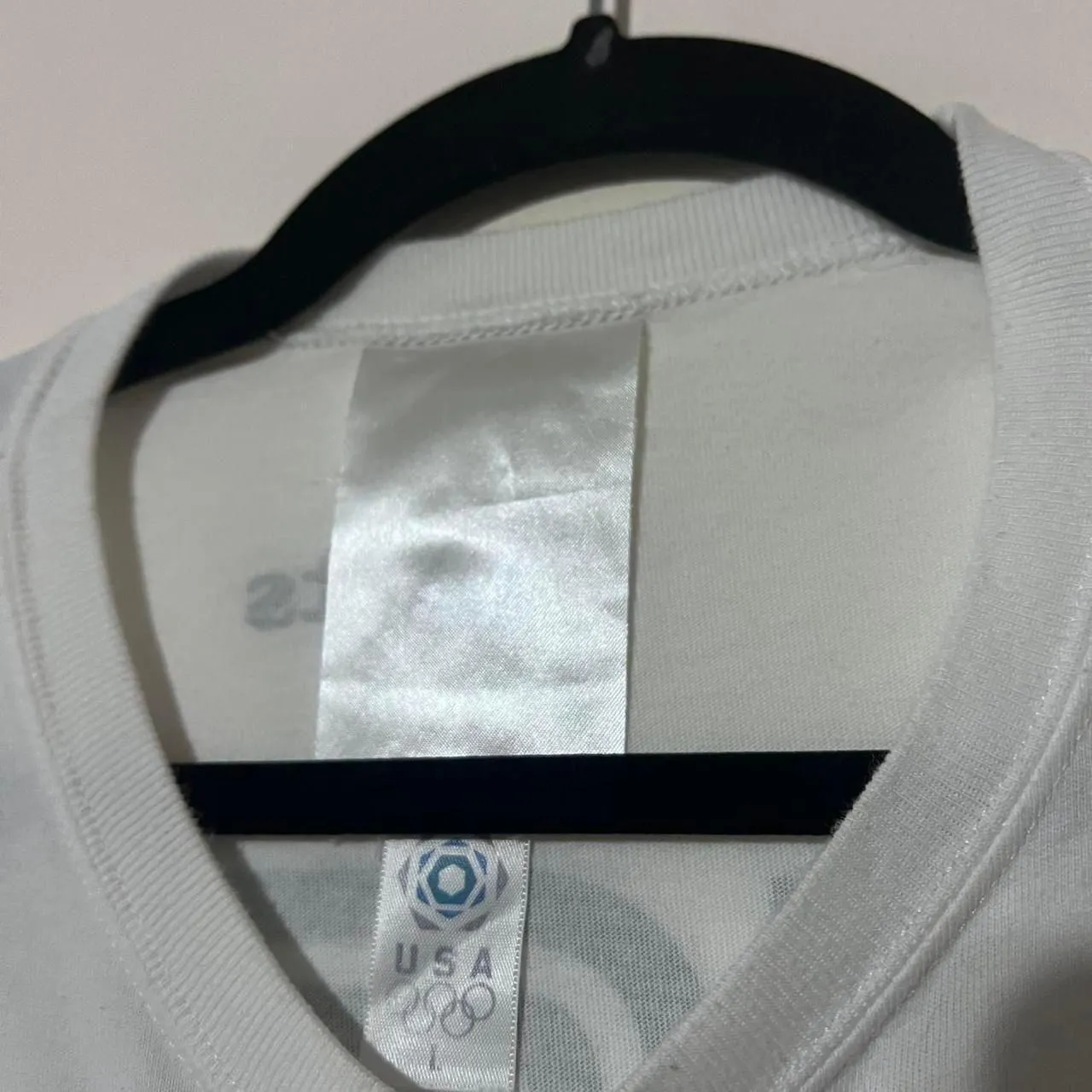 2006 Olypmics Women's White and Blue Shirt size large - Image 2