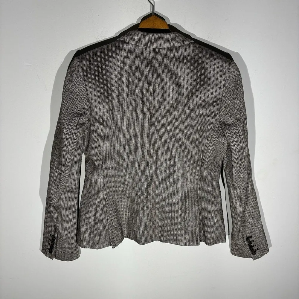 Vineyard Vines Gray Herringbone Blazer with Pink Accent size 6 - Image 4