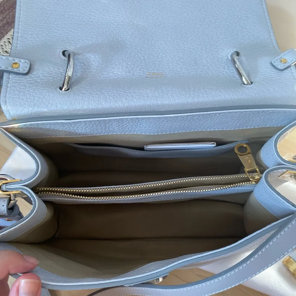 Chloé Aby Medium Leather Shoulder Bag in Sky Blue Adjustable Strap - Image 4