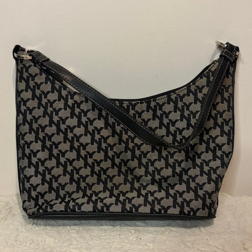 New York & Company - Image 4