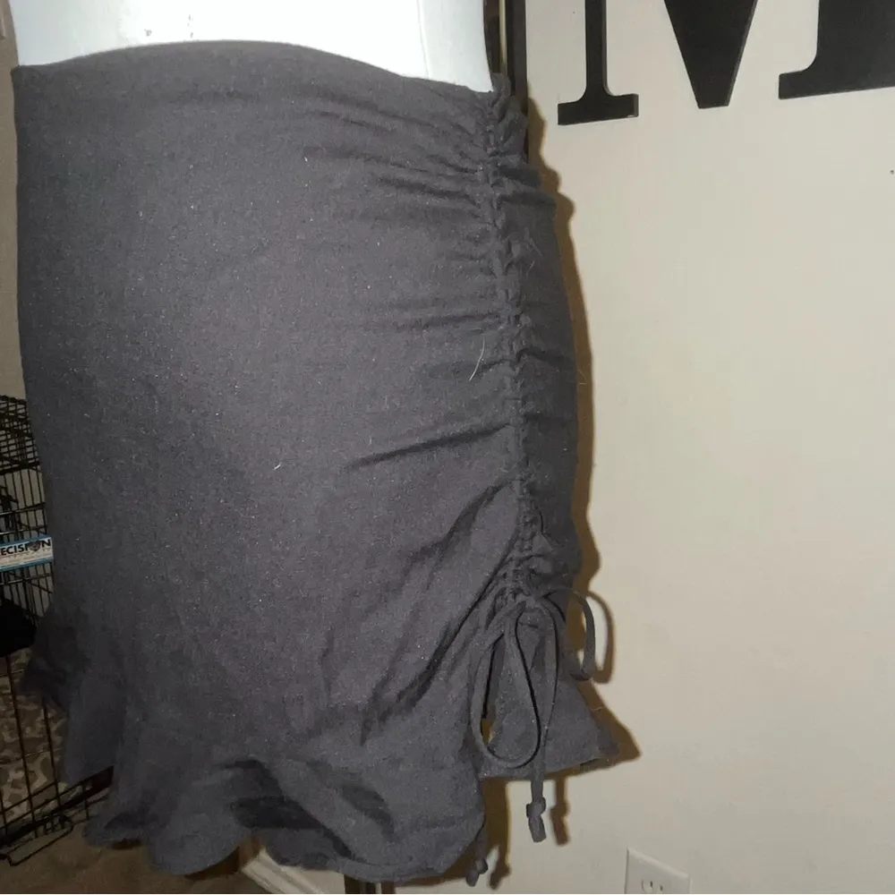 Cotton Candy LA black cinched side skirt with zipper closure in back, size XS - Image 2