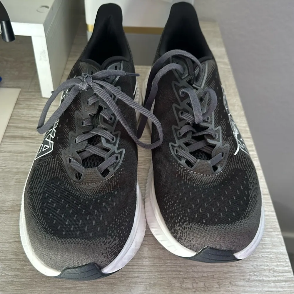 Hoka Women's Mach 6 Wide Lace Up Low Top Running Sneakers - Image 3