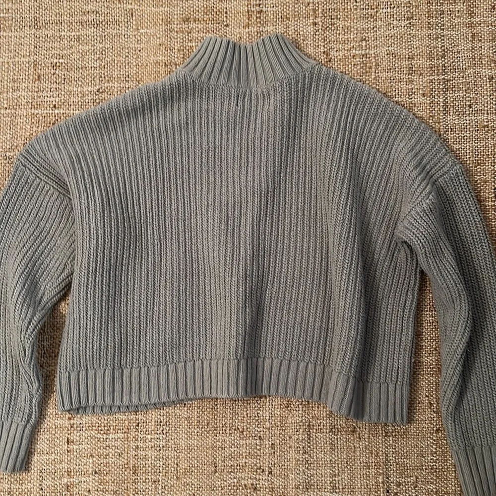 Hollister Gray Cropped Zip Up Sweater Size Small - Image 4
