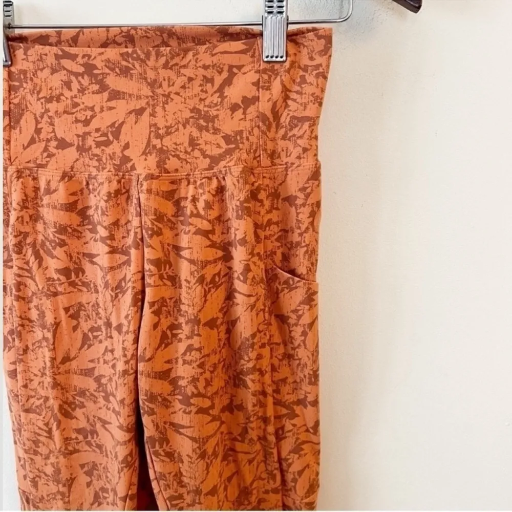 REI Women's Take your Time Athletic 7/8 Leggings Size XS Orange Printed Pockets - Image 4