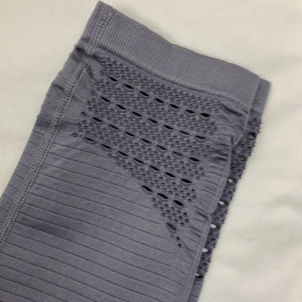 Gymshark purple athletic leggings woman’s size large - Image 5