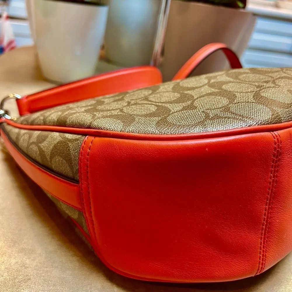 🔥🎁NWT! Coach Sig Harley EW Hobo Handbag Msrp:$375.00 - Image 5