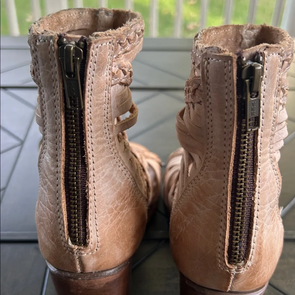 Freebird Bela open toe distressed leather heels taupe wastern chic zipper size 9 Tan - Image 6