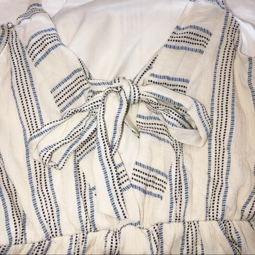 EVERLY NWT medium cream ruffle bow detail romper - Image 6