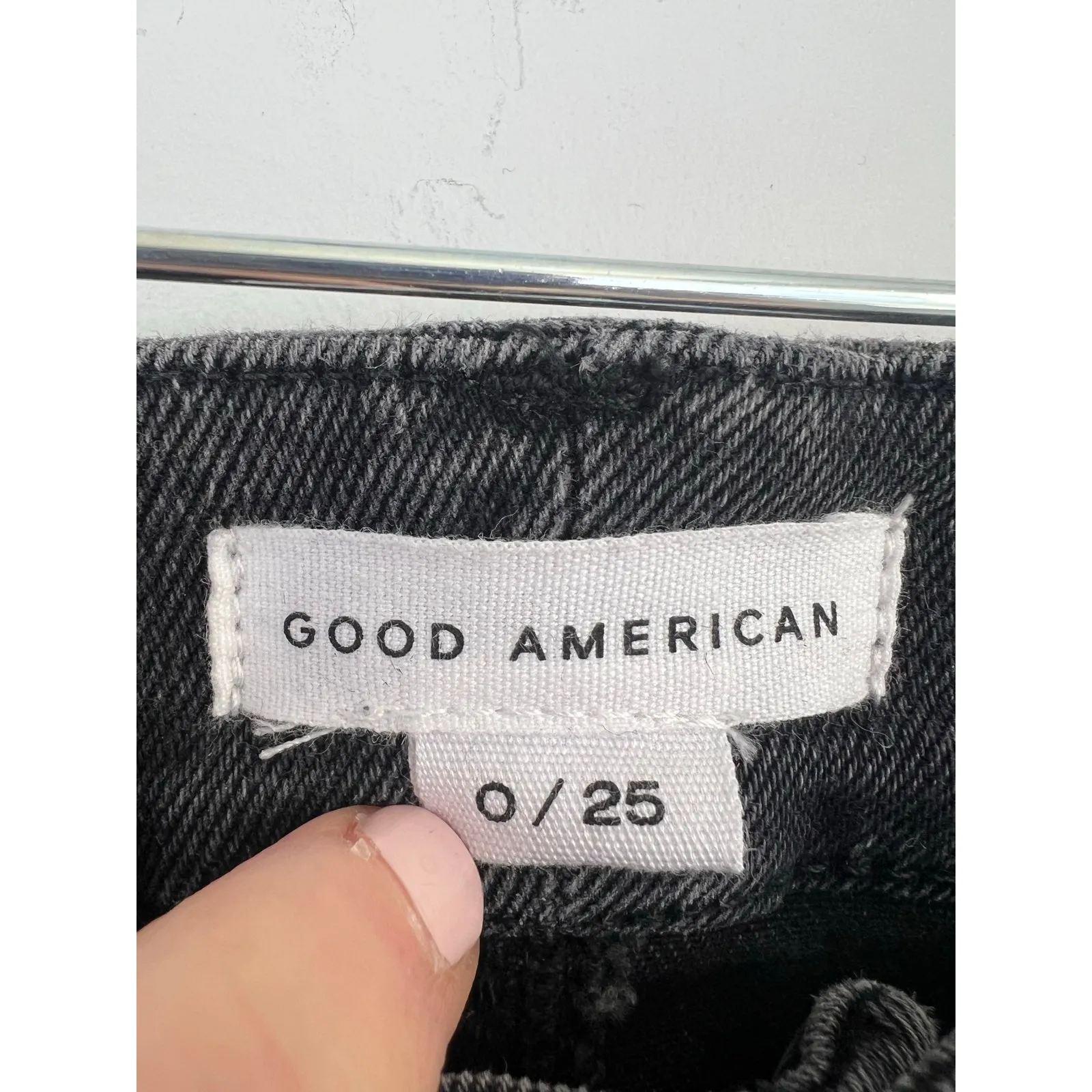 Good American Good Icon 90s Straight Leg Distressed Jean in Black Wash 0/25 - Image 3