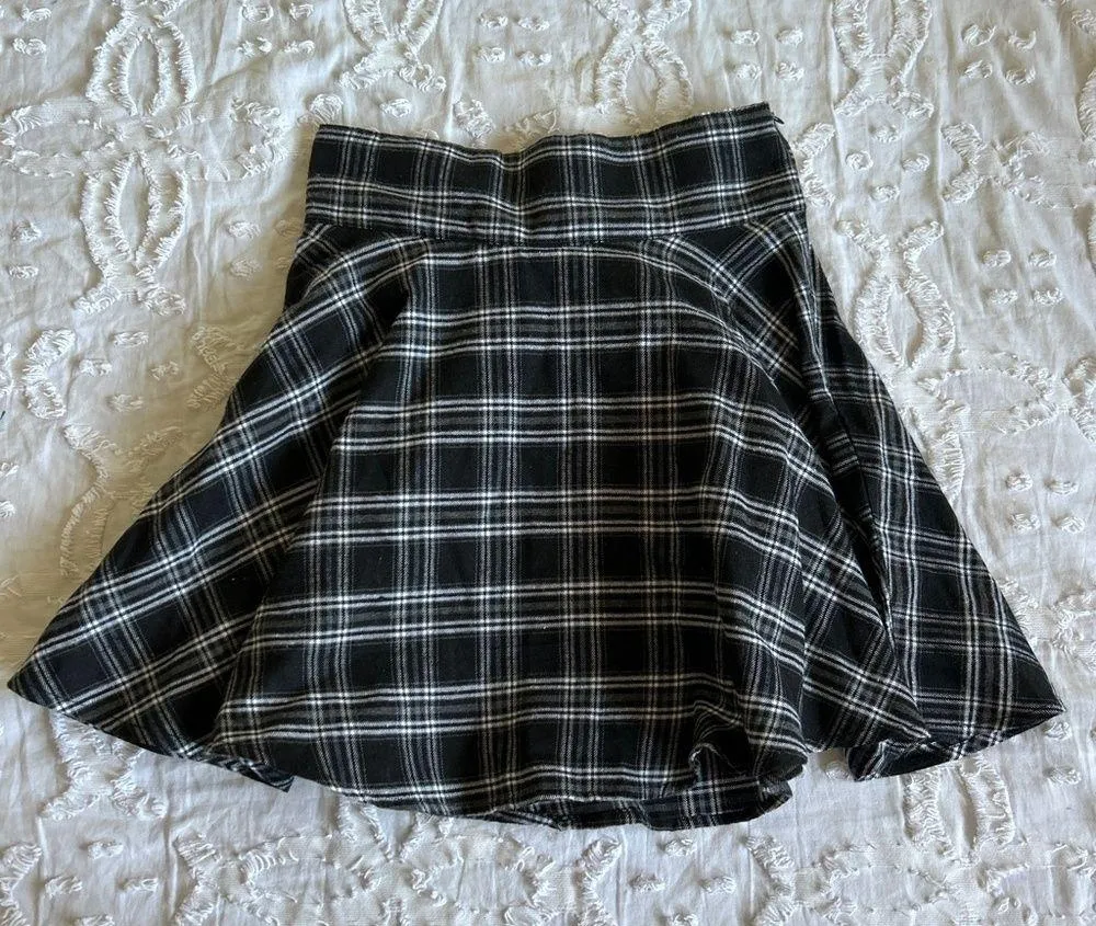 S Black and White Plaid Lace-up Short Skirt - Image 3