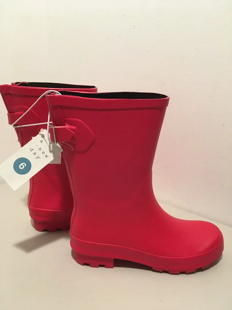 ☔️ Red Rain Boots ☔️ Size 6 - Image 4
