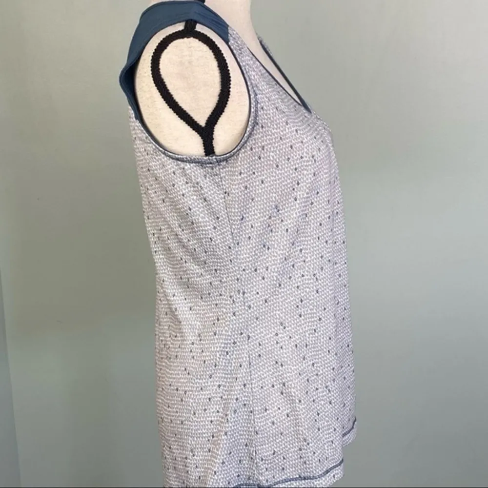 MOUNTAIN HARDWARE grey and white athleisure tank top in size Small. EUC - Image 3