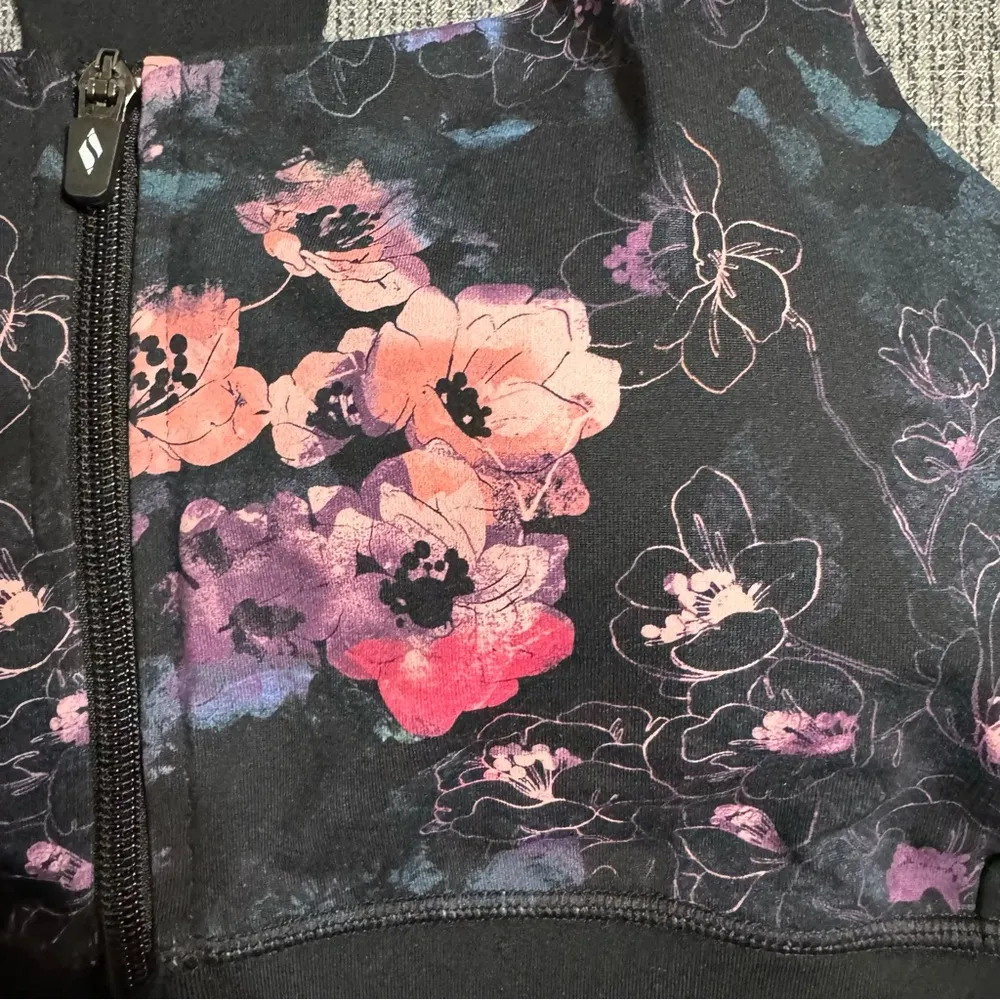 Skechers GOWALK Linear Floral Front Zip Bra - Image 4