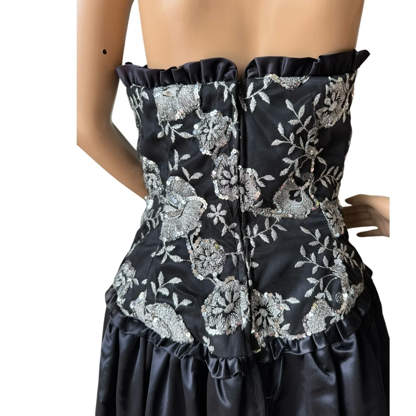 1980s Black Satin & Silver Beaded Strapless Evening Gown – ILGWU USA Medium - Image 10