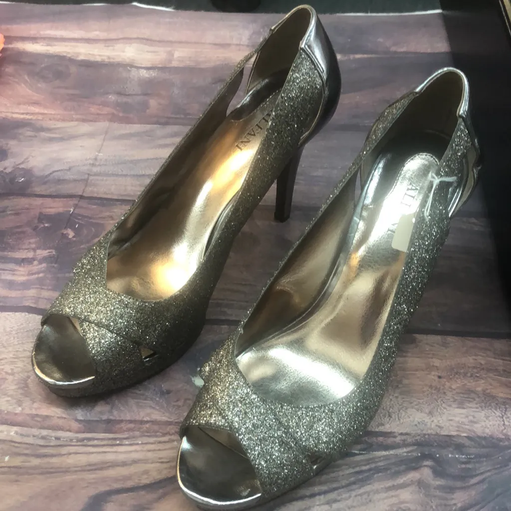 Alfani sz 8 goldish black w/ glitter look shoes - Image 2