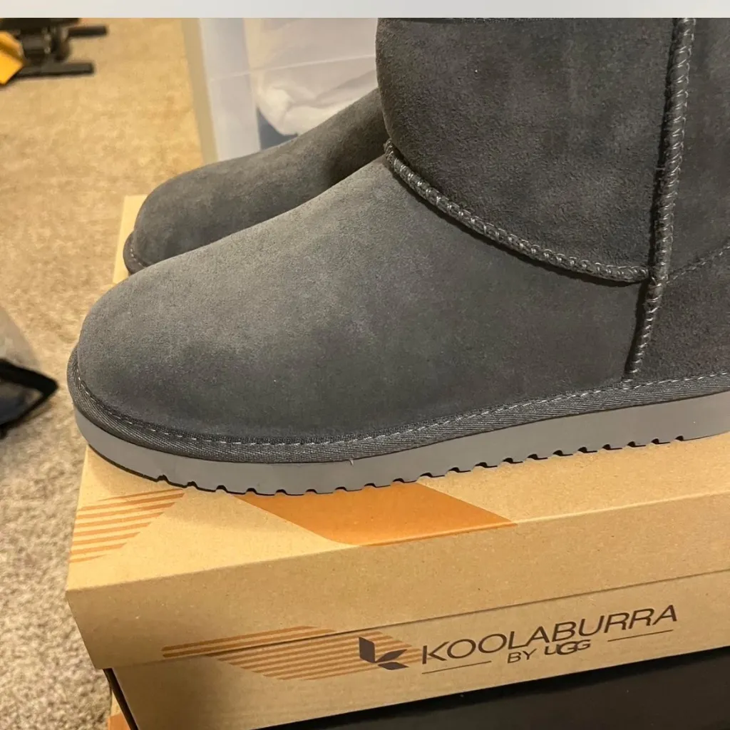 Ugg kookaburra new with box size 9 - Image 2