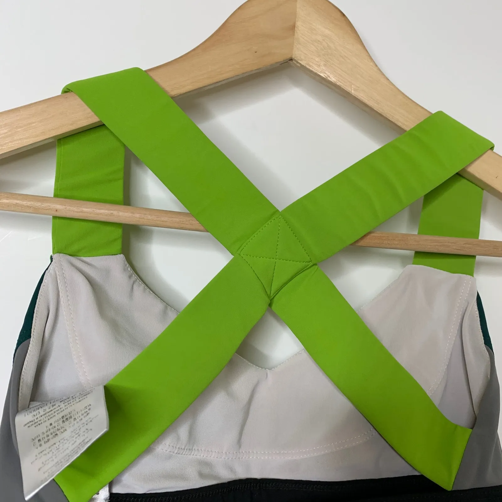 NO KA' OI Strappy Colorblock Green White Sports Bra Womens 00 - Image 10