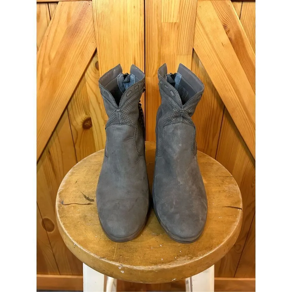 Vince Camuto Fretzia Ankle Bootie Gray Suede Boot Perforated 3.5” Heel 8.5 - Image 2