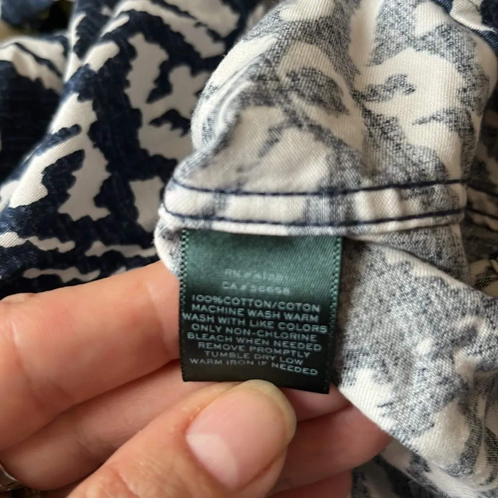 Lauren Ralph Lauren Floral Print Point Collar Long Sleeve Shirt
$125.00 - Image 4