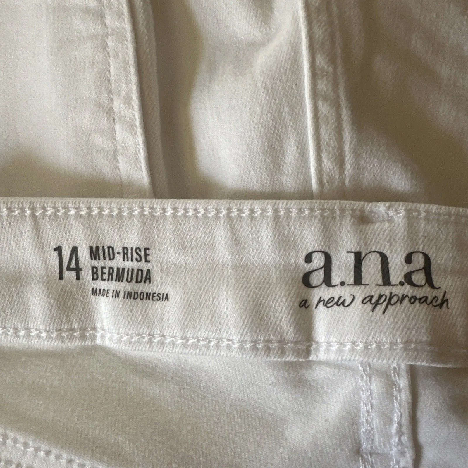 n.a A New Approach Bermuda Shorts White Size 14 Mid Rise 36x20 Women’s - Image 7
